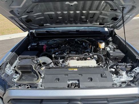 Used 2025 Toyota Tacoma TRD Off-Road image 13