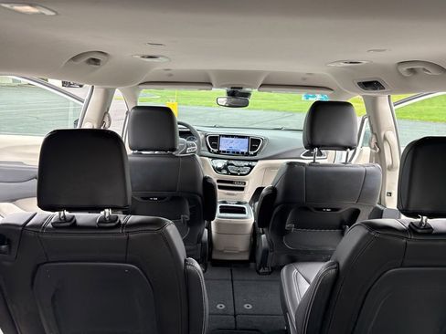 Used 2024 Chrysler Pacifica Touring-L w/ Road Tripper Package FWD image 24