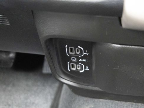 Used 2019 RAM 1500 Laramie image 36