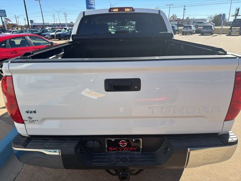 Used 2018 Toyota Tundra SR5 w/ SR5 Upgrade Package image 12