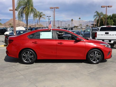 Used 2023 Kia Forte LXS image 3