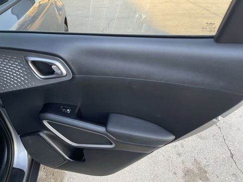 Used 2023 Kia Soul LX w/ LX Technology Package image 14