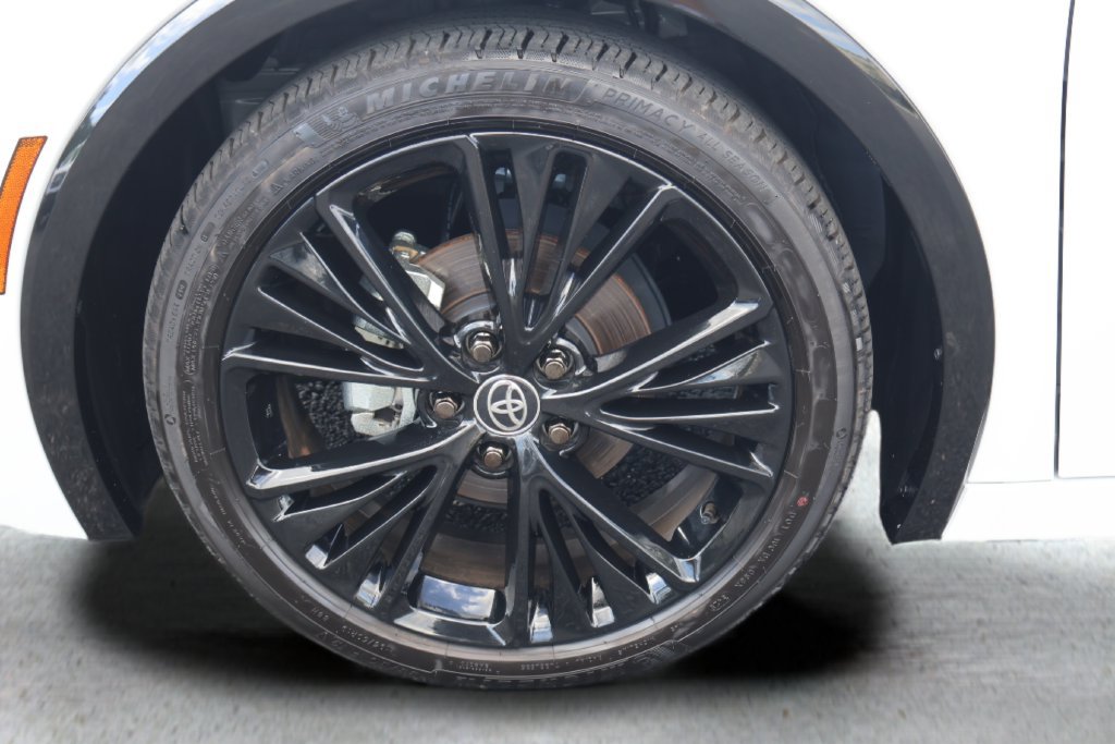Certified 2026 Toyota Prius FWD image 9