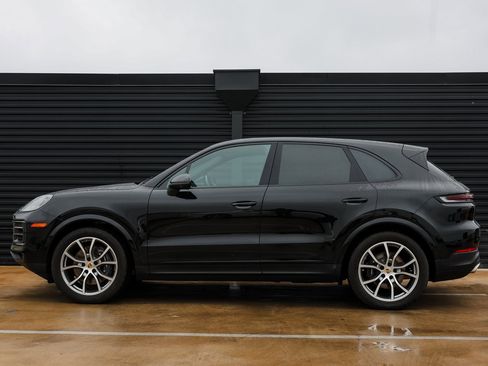 Certified 2024 Porsche Cayenne image 2