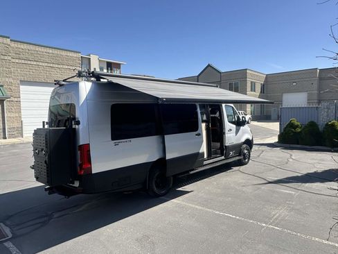 Used 2020 Mercedes-Benz Sprinter 3500 image 10