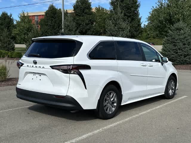 Used 2026 Toyota Sienna LE AWD/4WD image 31