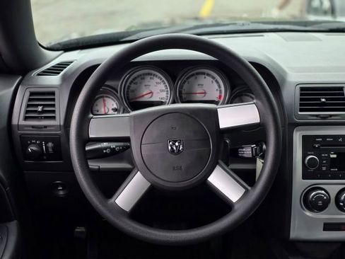 Used 2010 Dodge Challenger SE image 12