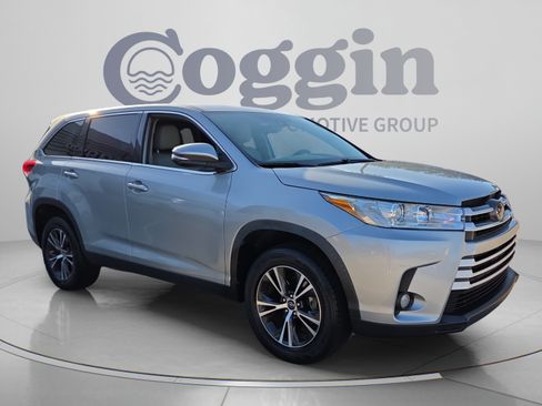 Used 2019 Toyota Highlander Plus FWD image 7