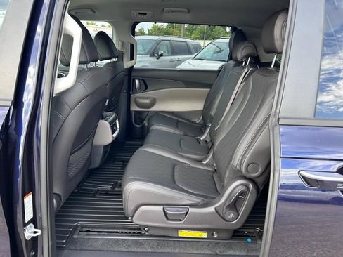 New 2026 Kia Carnival EX FWD image 8