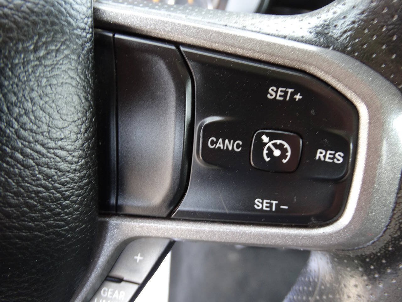Used 2019 RAM 1500 4x4 Crew Cab Tradesman w/ SXT Appearance Group image 15