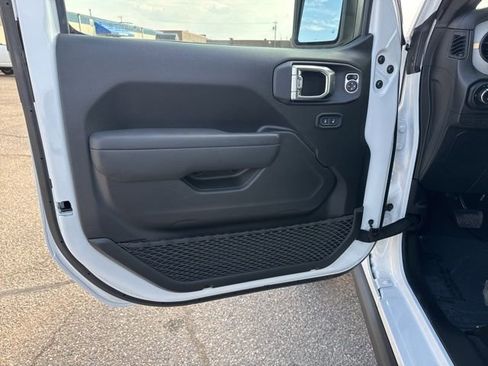 New 2025 Jeep Gladiator Nighthawk image 37