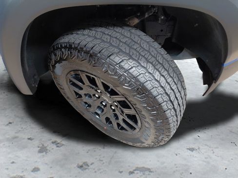 Used 2024 Chevrolet Colorado Trail Boss w/ LPO, Skid Plate Package AWD/4WD image 10