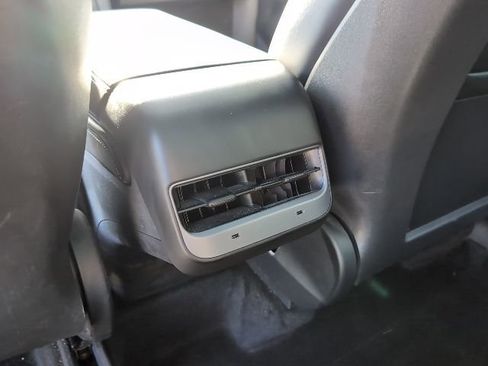 Used 2022 Tesla Model Y Long Range image 24