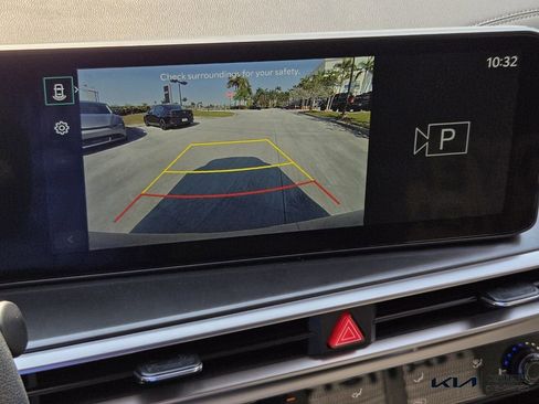 Certified 2025 Kia Sorento LX image 24