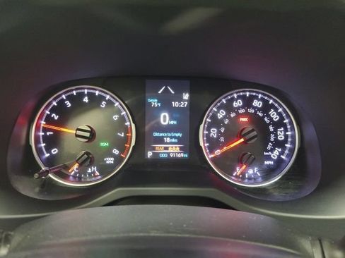 Used 2019 Toyota RAV4 XLE Premium FWD image 27