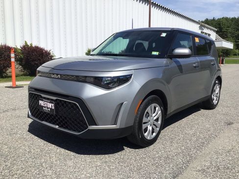 Used 2024 Kia Soul LX FWD image 3