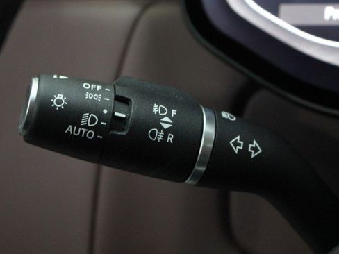 Used 2023 Land Rover Range Rover SE image 12