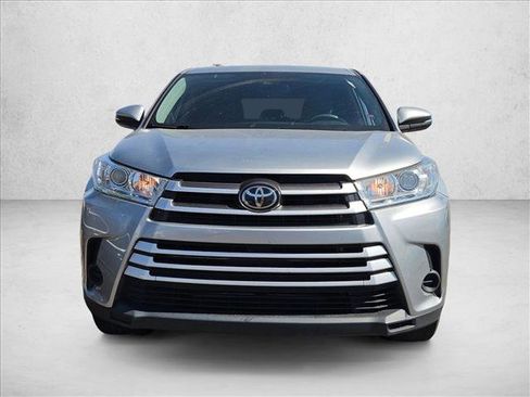 Used 2019 Toyota Highlander LE FWD image 3