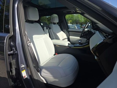 Used 2025 Land Rover Range Rover Sport image 11