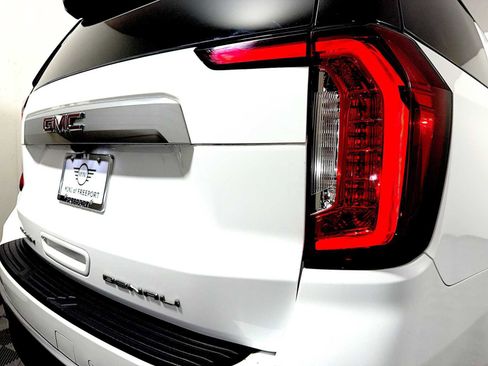 Used 2023 GMC Yukon XL Denali image 28
