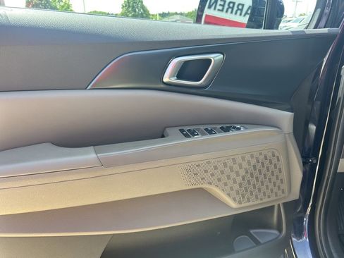Used 2026 Kia Carnival FWD image 16
