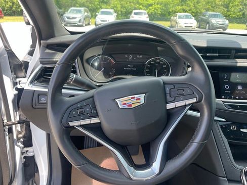 Certified 2025 Cadillac XT6 Luxury FWD image 11