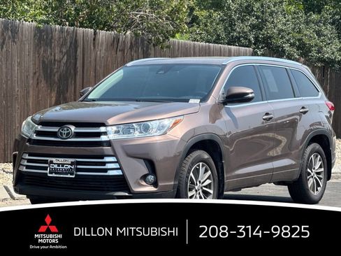 Used 2018 Toyota Highlander XLE AWD/4WD image 8