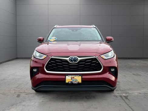 Used 2022 Toyota Highlander XLE AWD/4WD image 8