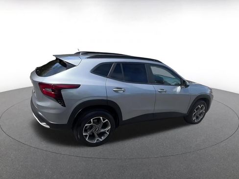 Used 2025 Chevrolet Trax LT w/ LT Convenience Package image 15