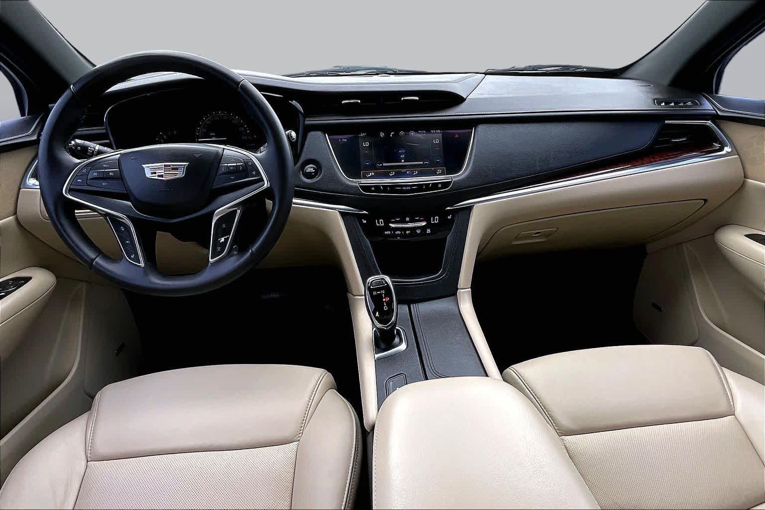 Used 2018 Cadillac XT5 Luxury w/ Driver Awareness Package FWD image 16