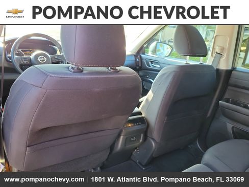 Used 2022 Nissan Pathfinder SV image 14