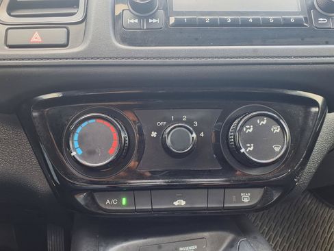 Used 2021 Honda HR-V LX image 23
