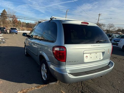 Used 2005 Dodge Caravan SXT image 3