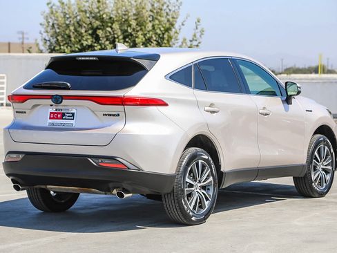 Used 2021 Toyota Venza LE AWD/4WD image 5