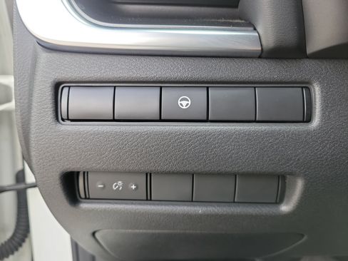 Certified 2021 Nissan Rogue SV FWD image 30
