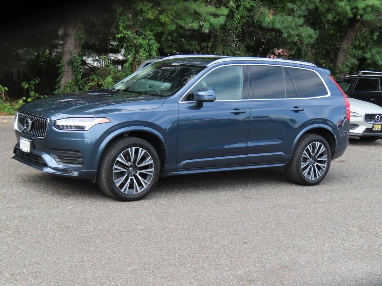 Used 2021 Volvo XC90 T5 Momentum w/ Climate Package AWD/4WD image 2