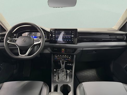 Certified 2025 Volkswagen Jetta SE image 9