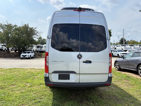 Used 2025 Mercedes-Benz Sprinter 2500 image 7