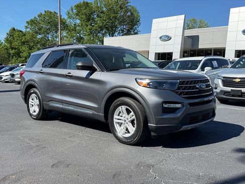 Used 2022 Ford Explorer XLT w/ Equipment Group 202A RWD image 2