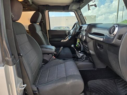 Used 2011 Jeep Wrangler Rubicon w/ PWR Convenience Group AWD/4WD image 22