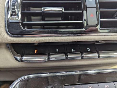 Used 2020 Lincoln Navigator L Reserve w/ Equipment Group 201A Reserve AWD/4WD image 26