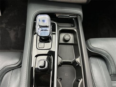 Certified 2024 Volvo XC90 T8 Ultimate w/ Protection Package Premier image 20