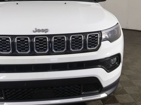 Used 2025 Jeep Compass Limited AWD/4WD image 12