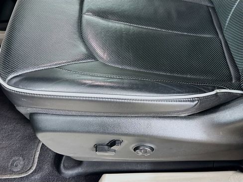 Used 2024 Chrysler Pacifica Limited image 22