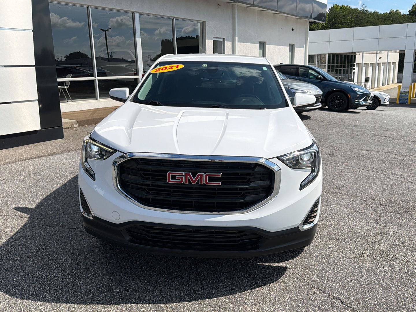 Used 2021 GMC Terrain SLE w/ LPO, Floor Liner Package FWD image 2