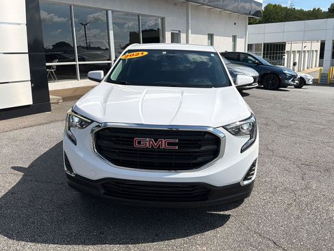 Used 2021 GMC Terrain SLE w/ LPO, Floor Liner Package FWD image 2