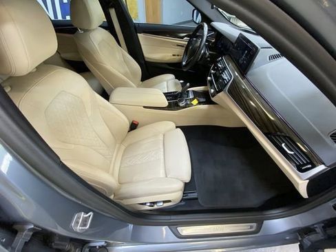 Used 2023 BMW 530e w/ Premium Package RWD image 27