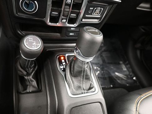 Used 2024 Jeep Gladiator Sport w/ Premium Package image 24