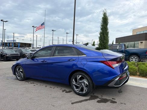 Used 2026 Hyundai Elantra Limited FWD image 5