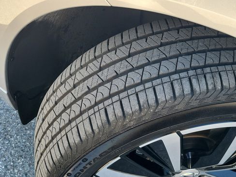 Used 2025 Volvo XC60 B5 Plus image 12